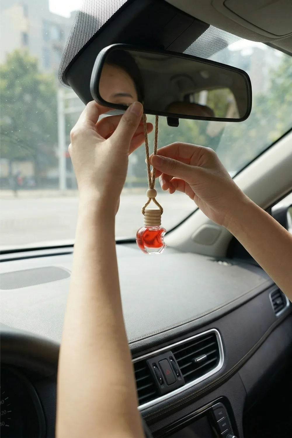Flacon parfum voiture forme pomme — visuel 4