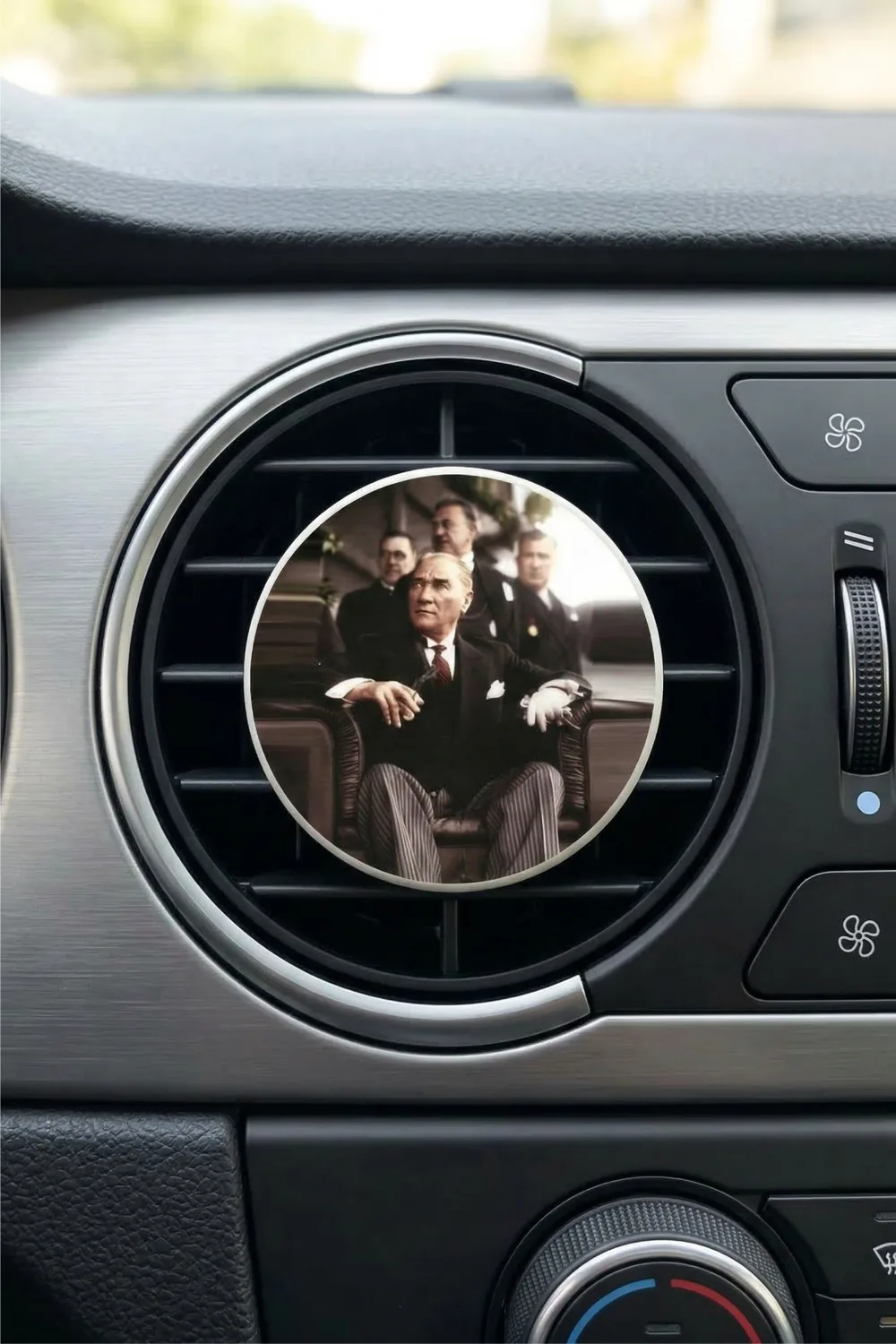 Mustafa Kemal Atatürk Round Vent Clip Air Freshener — image 3